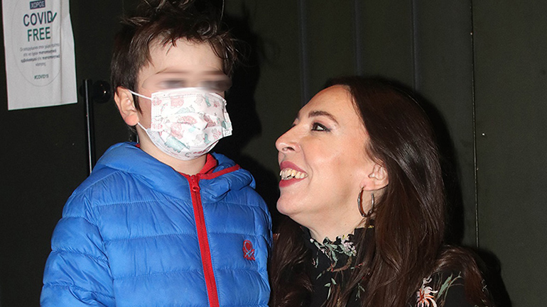 Φοίβος Βουτσάς: Ο γιος του Κώστα Βουτσά μεγάλωσε και πήγε με τη μαμά του στο θέατρο